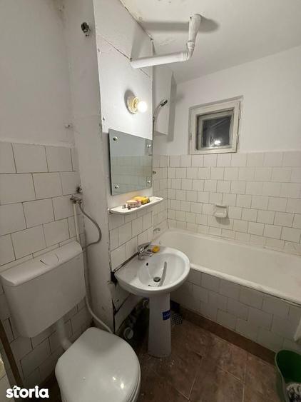 Apartament cu 3 camere decomandat în Calea București