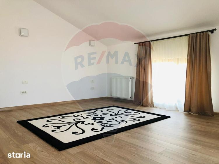 Casă cu 6 camere cu Teren 600 Mp în Brănești