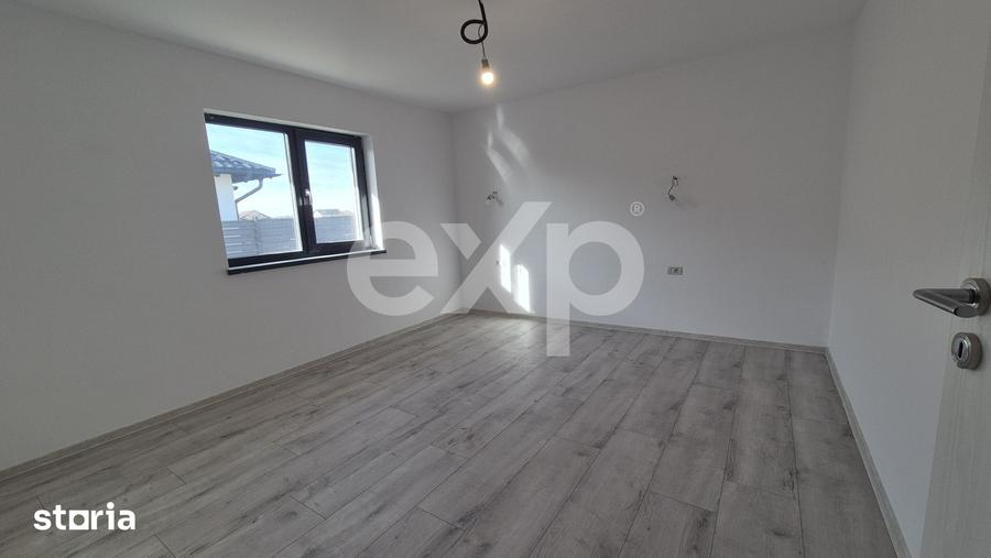Casă cu 4 camere cu Teren 400 Mp în Bradu