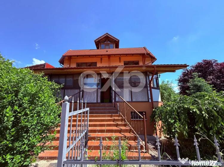 Casă cu 7 camere cu Teren 1008 Mp în Ștefănești