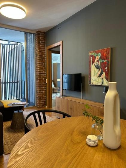 Apartament cu 3 camere decomandat, mobilat în Banu Manta