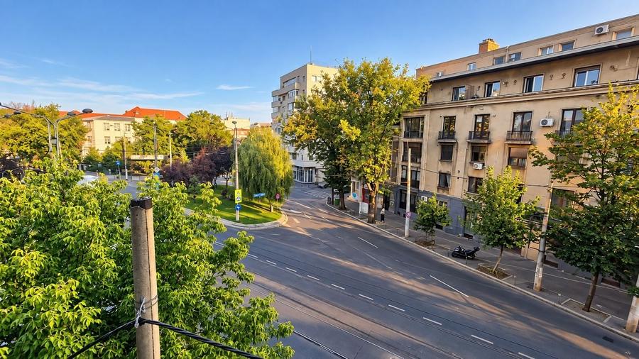 Apartament cu 5 camere decomandat în Pache Protopopescu