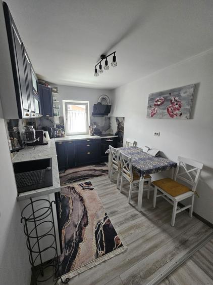 Apartament cu 3 camere semidecomandat în Central