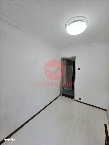 Apartament cu 3 camere semidecomandat în Inel II
