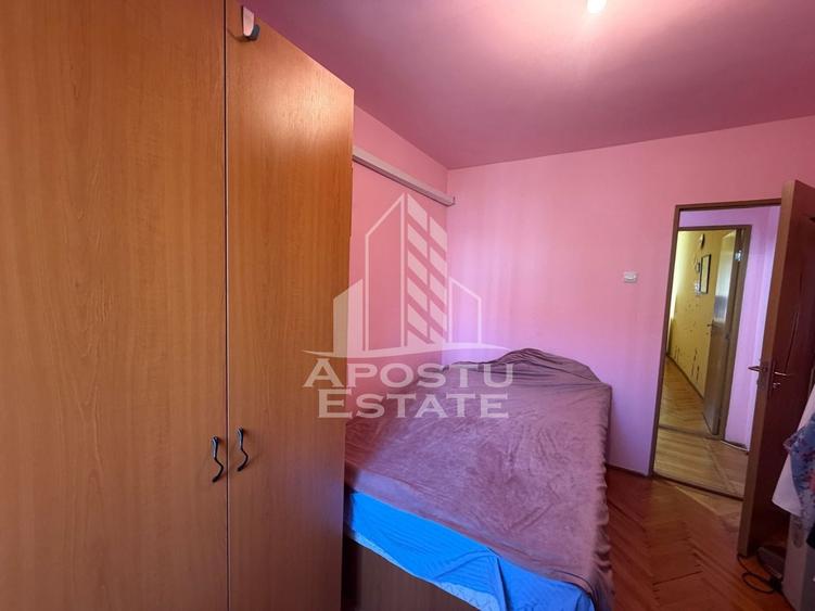 Apartament cu 3 camere semidecomandat în Dacia