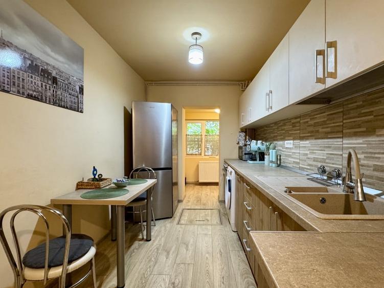 Apartament cu 3 camere decomandat, mobilat în Lipovei