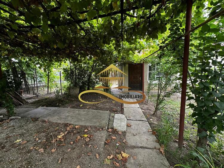 Casă individuală cu 4 camere cu Canalizare în CFR
