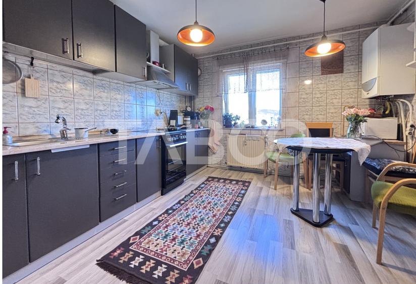 Apartament cu 4 camere semidecomandat, mobilat în Mănăștur