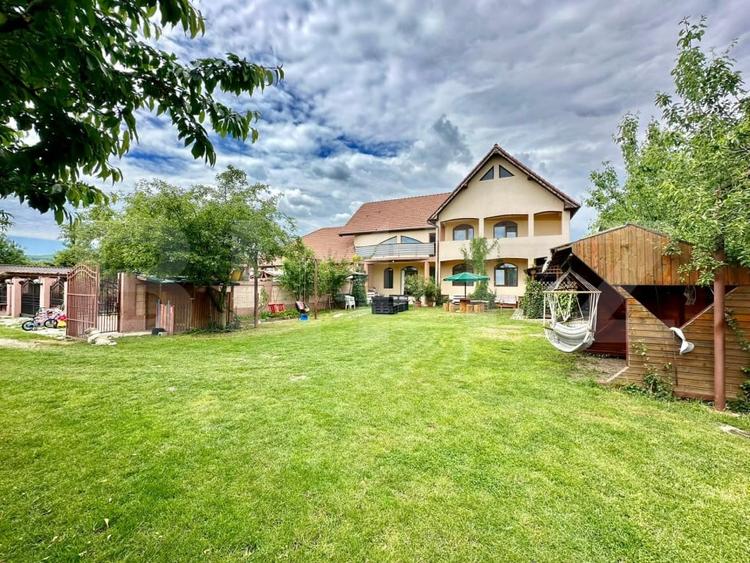 Duplex cu 5 camere cu Canalizare în Micești