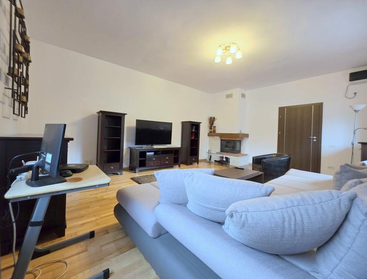 Casă individuală cu 4 camere cu Garaj în Lacul Morii
