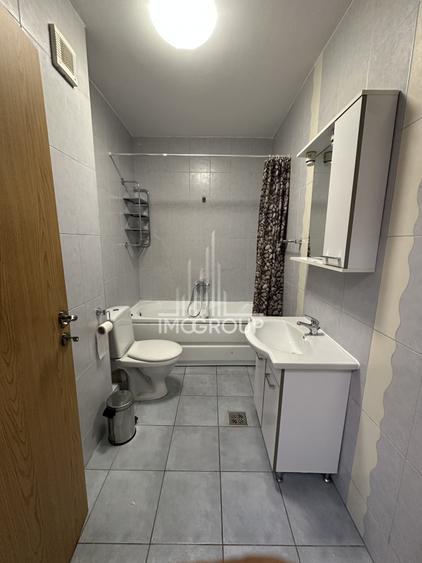 Apartament cu 3 camere semidecomandat, mobilat în Semicentral
