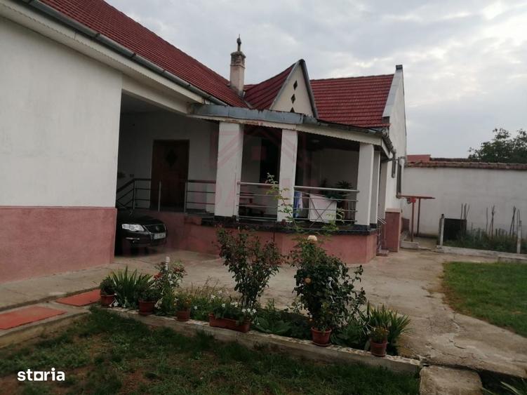 Casă cu 4 camere cu Teren 910 Mp în Central