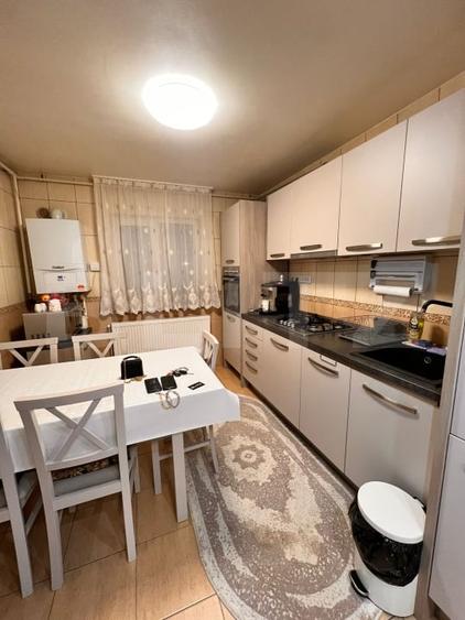 Apartament cu 4 camere decomandat, mobilat în Hunedoara
