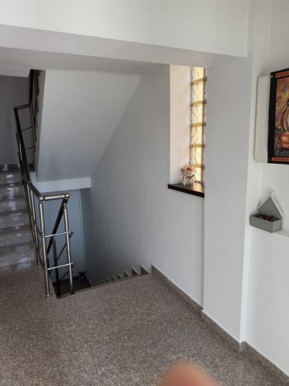 Apartament cu 3 camere decomandat în Exterior Vest