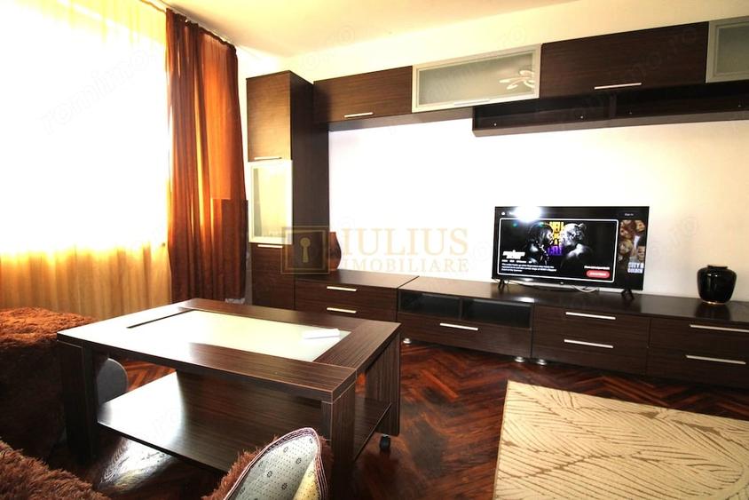 Apartament cu 4 camere semidecomandat în Punctele Cardinale