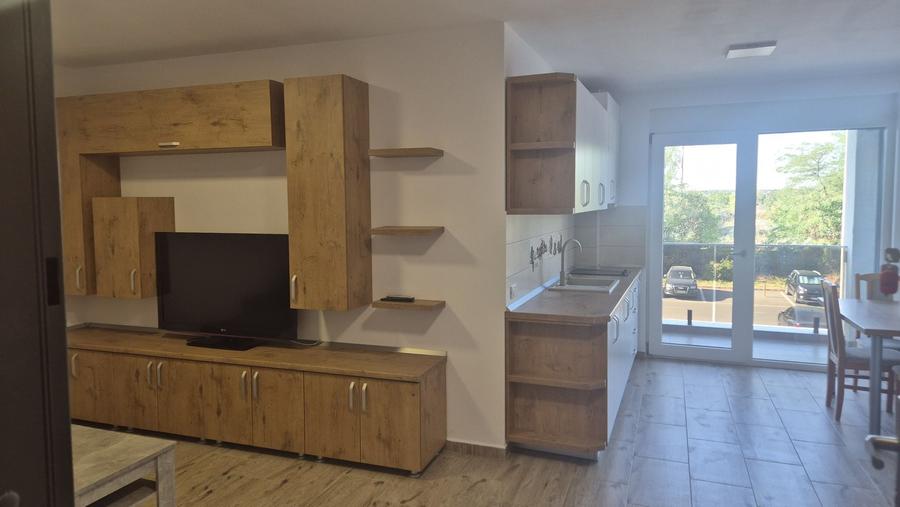 Apartament cu 2 camere decomandat în Exterior Vest