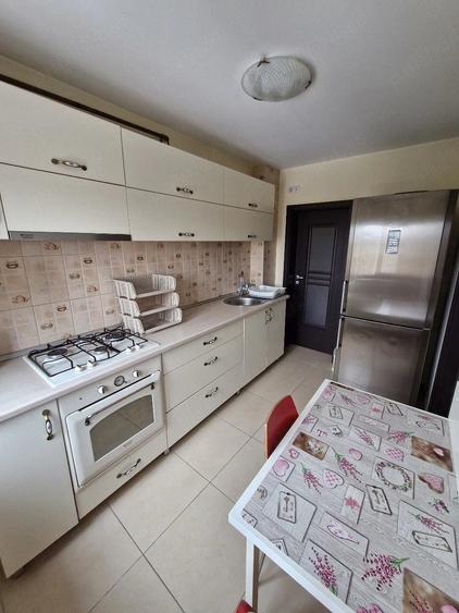 Apartament cu 2 camere decomandat în Calea București