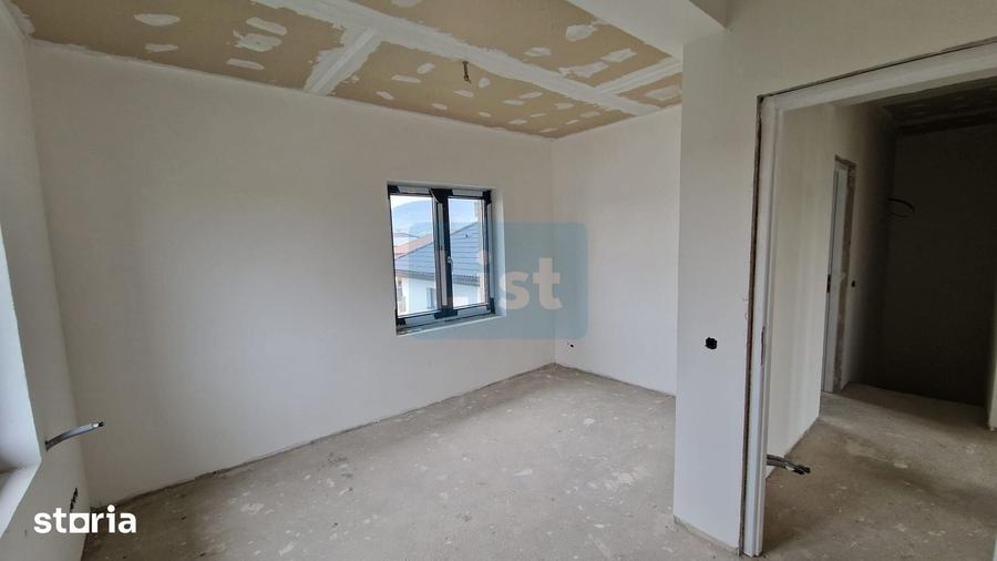 Casă cu 4 camere cu Teren 250 Mp în Recea