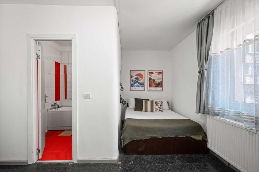 Apartament cu 4 camere semidecomandat în Obor