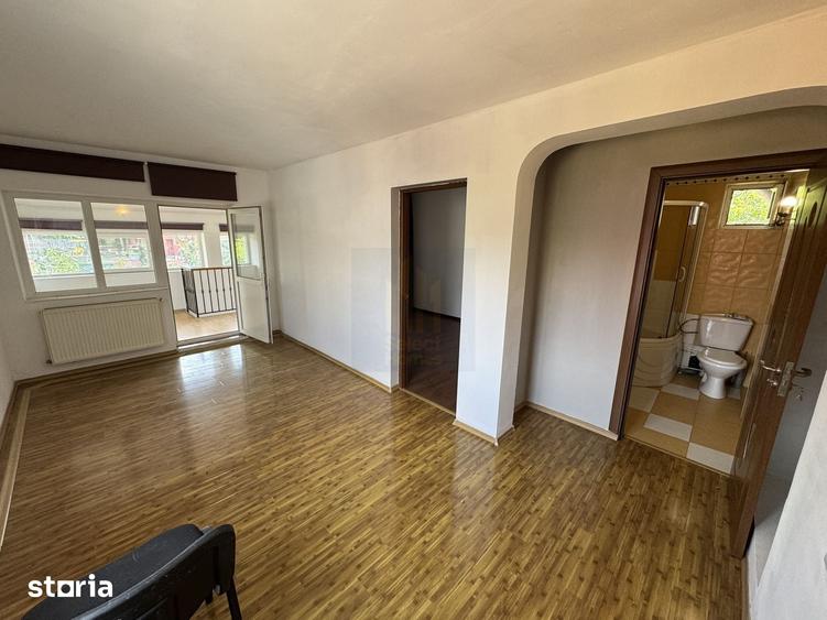 Casă cu 7 camere cu Teren 268 Mp în Regie