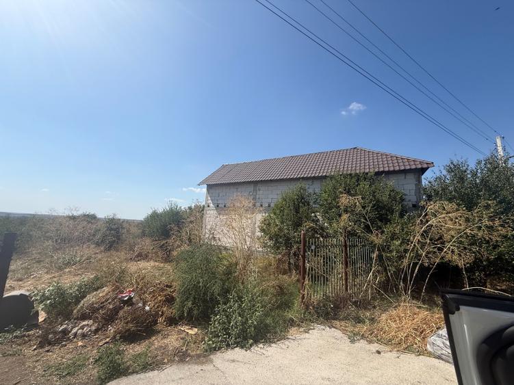 Casă cu 3 camere în Vitănești