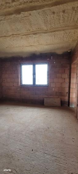 Casă cu 4 camere cu Teren 550 Mp în Lazuri