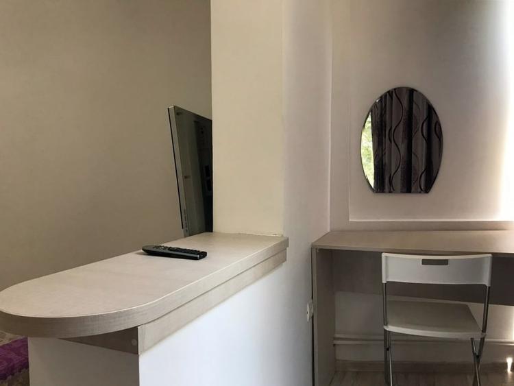 Apartament cu 3 camere semidecomandat, mobilat în Tomis Nord
