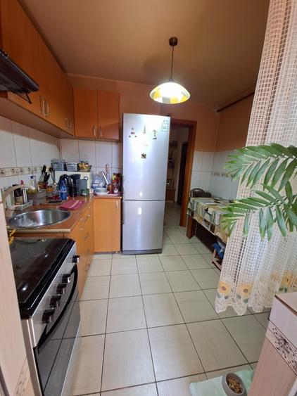 Apartament cu 3 camere decomandat în Dacia