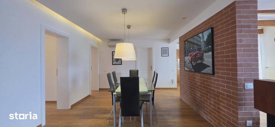 Apartament cu 4 camere în Central