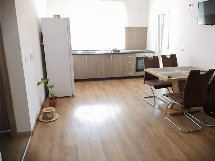 Apartament cu 2 camere nedecomandat în Aradului