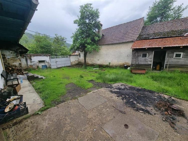 Casă individuală cu 2 camere cu Teren 382 Mp în Șinca Nouă