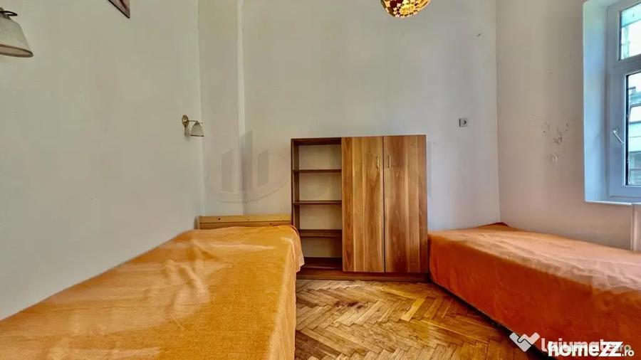 Casă cu 5 camere cu Teren 66 Mp în Universitate