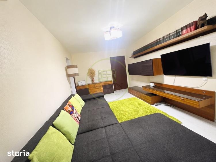 Apartament cu 4 camere semidecomandat în Crângași