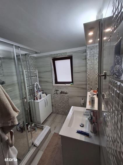 Casă cu 5 camere cu Teren 750 Mp în Dâmbul Morii