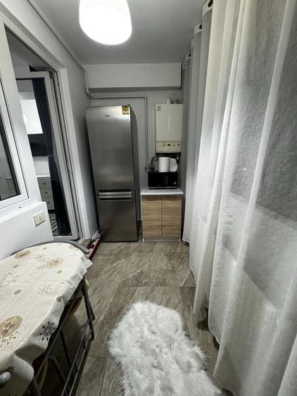 Apartament cu 2 camere semidecomandat în Roșu