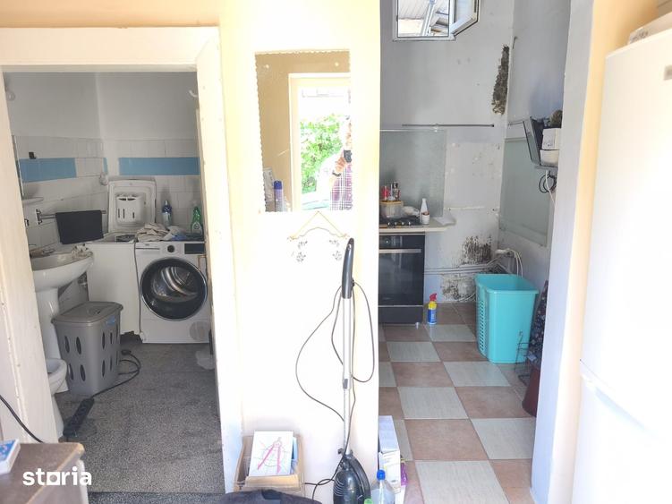 Cladire cu 2 apartamente, un spatiu comercial si anexe - Semicentral - 17