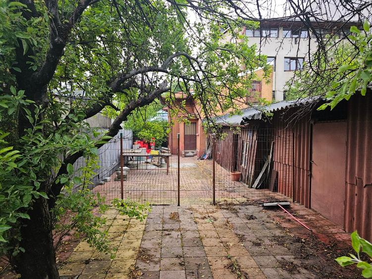 Casă individuală cu 4 camere cu Teren 325 Mp în Drumul Taberei