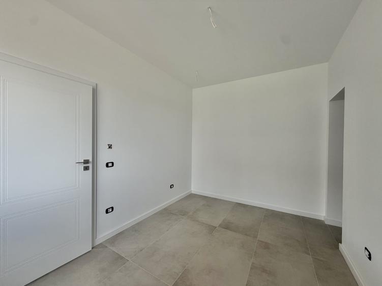 Duplex cu 4 camere cu Canalizare în Giroc