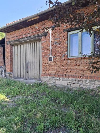 Casă cu 2 camere cu Teren 4700 Mp în Zorani