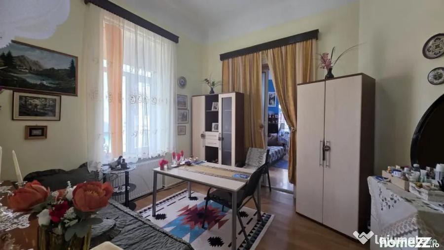 Apartament cu 5 camere decomandat în Armeneasca