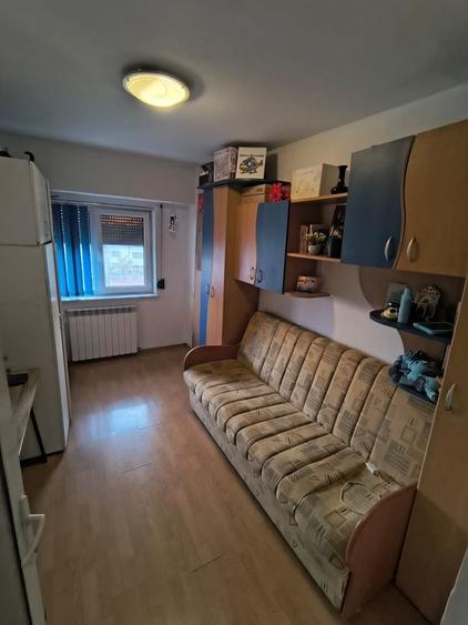 Apartament cu 4 camere decomandat în Trocadero