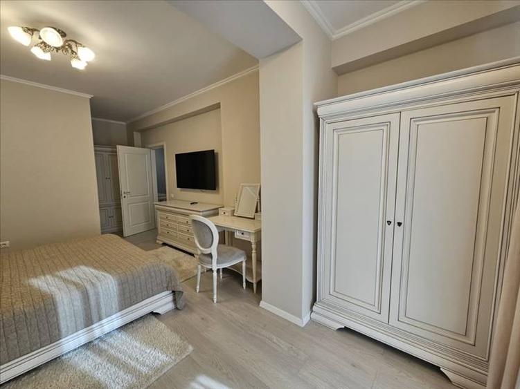 Apartament cu 3 camere decomandat, mobilat în Faleza Nord