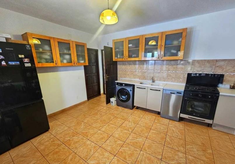 Casă cu 4 camere în Central