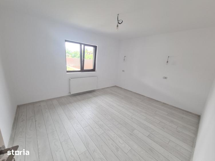 Casă cu 3 camere cu Teren 350 Mp în Săucești