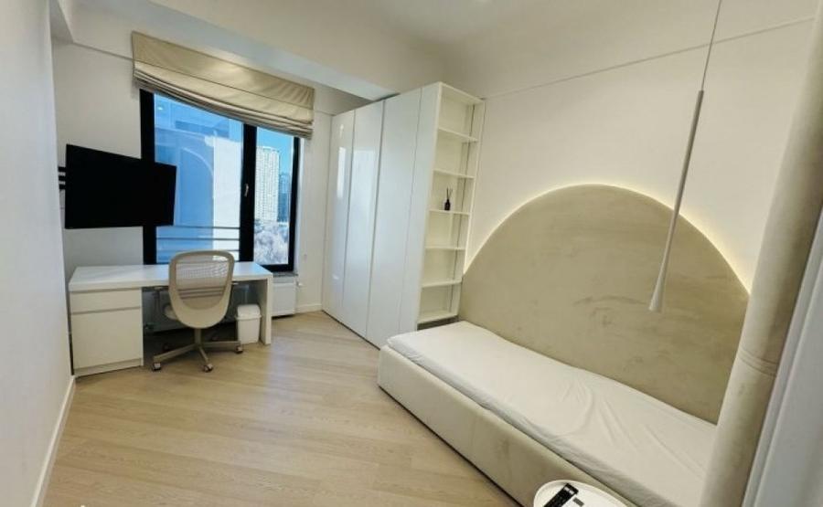 Apartament cu 4 camere decomandat în Tineretului