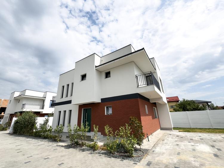Casă individuală cu 4 camere cu Teren 320 Mp în Odăi