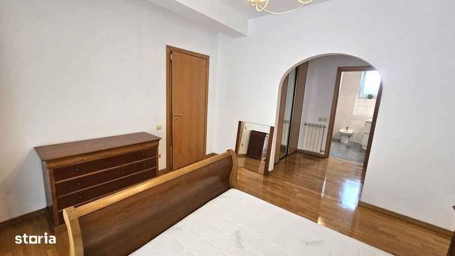 Apartament cu 3 camere semidecomandat în Cotroceni