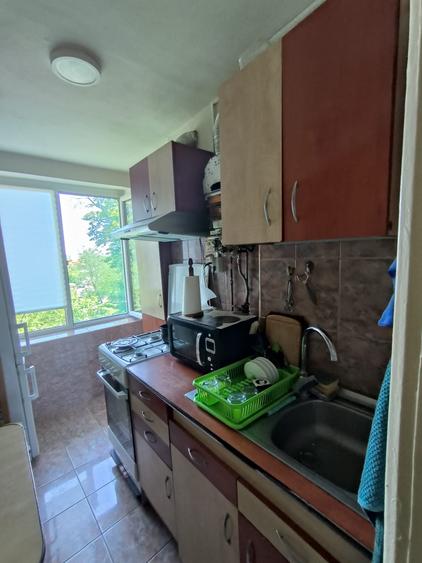 Apartament cu 3 camere semidecomandat în Cioceanu