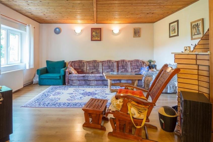 Casă cu 5 camere cu Teren 850 Mp în Pruni
