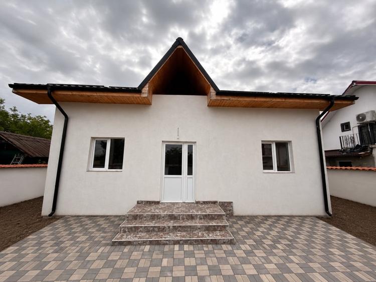 Casă individuală cu 3 camere cu Teren 230 Mp în Exterior Sud